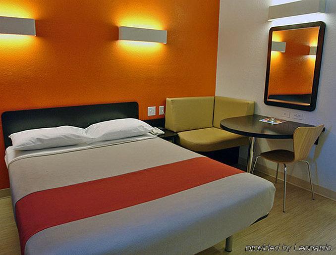 Hotel 6 Old Town Fashion Square Scottsdale