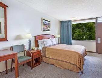 Travelodge Hotel 2*