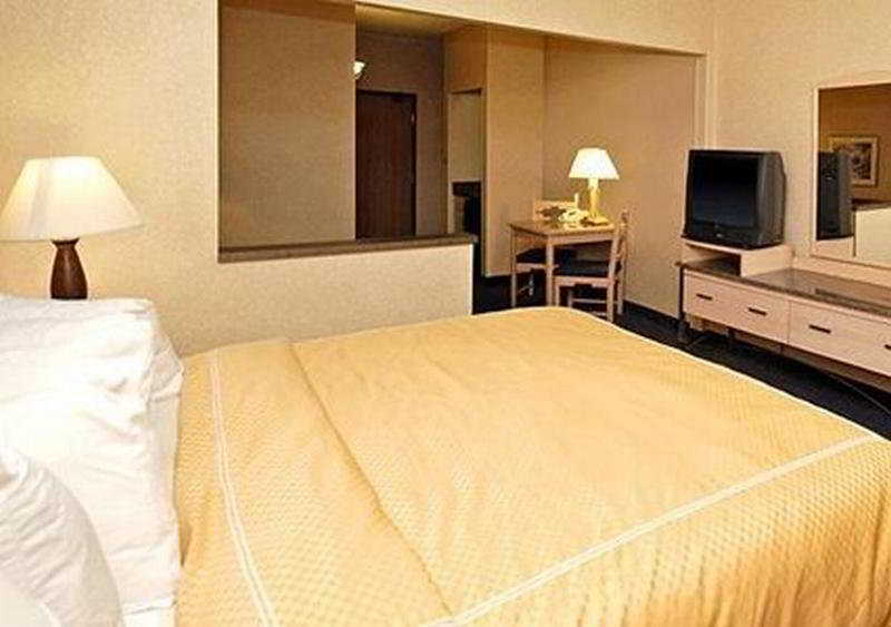 Fairfield By Marriott & Old Town Hotel 2*