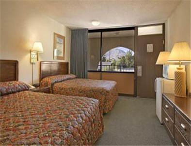 Travelodge 2*