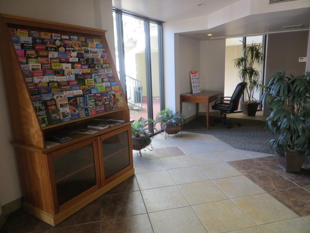 Travelodge Hotel 2*
