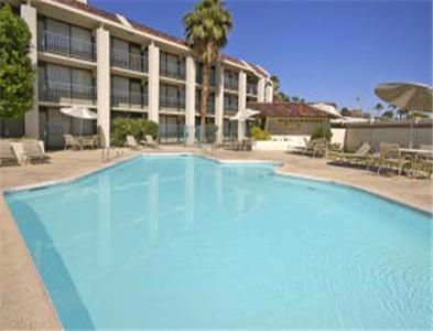 Travelodge Hotel 2*