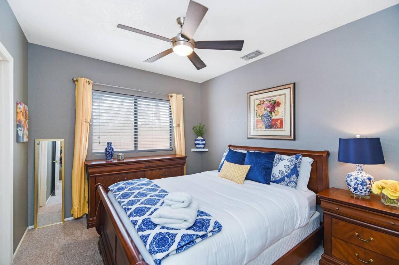 Luxury Vacation With Pool Sleeps 14 * Scottsdale