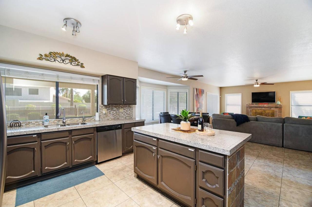Luxury Vacation With Pool Sleeps 14 Holiday home