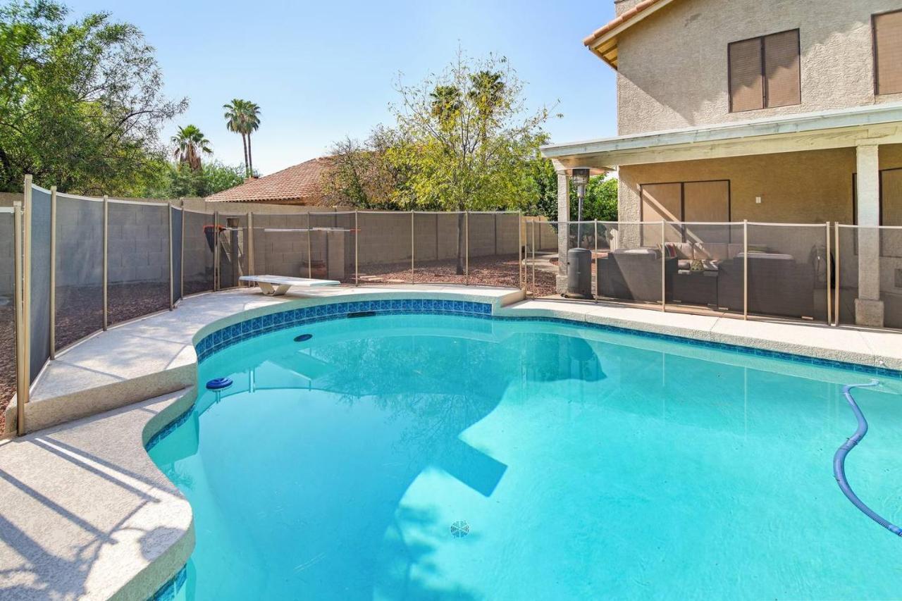 Luxury Vacation With Pool Sleeps 14 Scottsdale