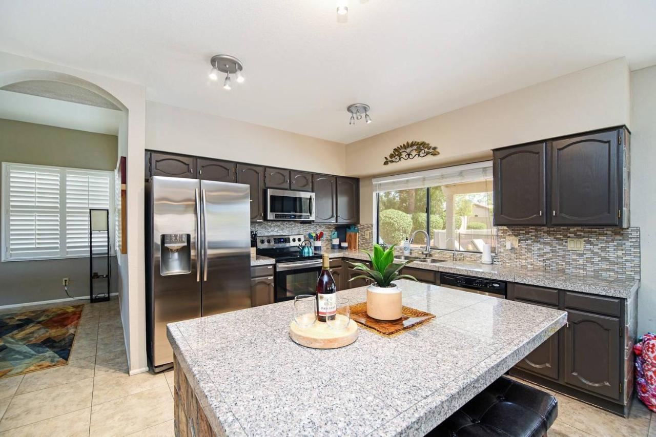 Luxury Vacation With Pool Sleeps 14 Scottsdale