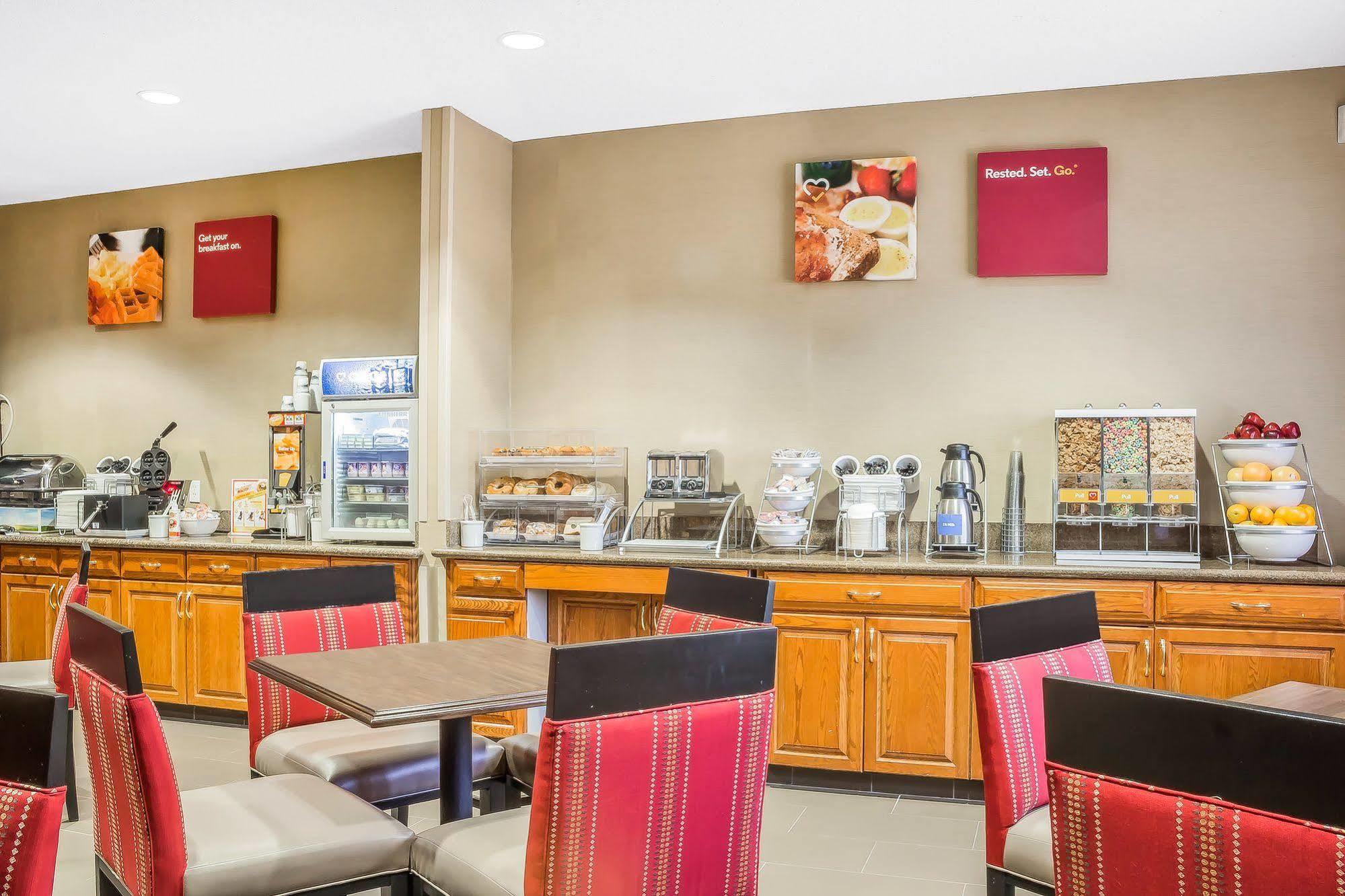 Fairfield By Marriott & Old Town Hotel 2*