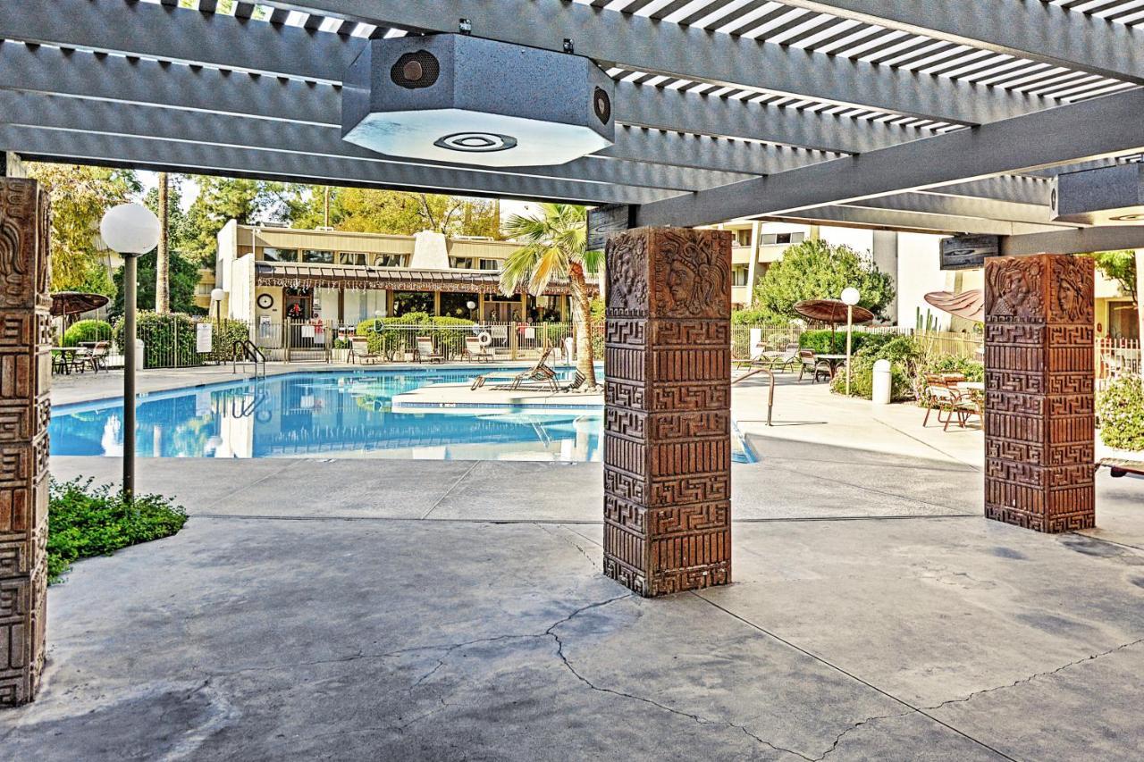 With Private Balcony And Pool Access! * Scottsdale