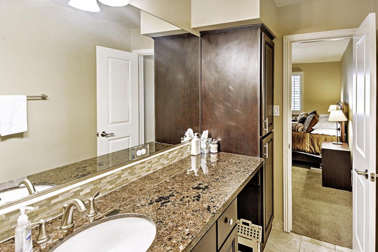 With Private Balcony And Pool Access! Apartment *