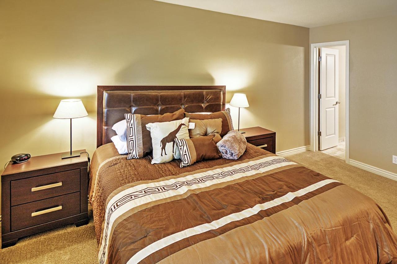 With Private Balcony And Pool Access! *