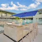 Intimate Well Appointed-Old Town-Pool Vr