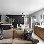 South Scottsdale W/ Chef\'S Kitchen & Golf Nearby!!