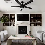 South Scottsdale W/ Chef\'S Kitchen & Golf Nearby!!