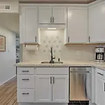 Scottsdale Apartment With Patio About 1 Mi To Old Town!