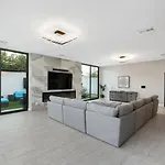 Luxury Villa 5Mins To Old Town W Pool Fire Pit And Bbq