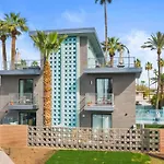 Micro Studio With Balcony & Pool View - Walk To Ot