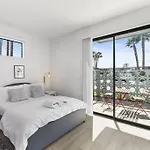 Large Studio Rooftop & Poolside - Walk To Old Town
