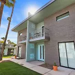 Large Studio Rooftop & Poolside - Walk To Old Town