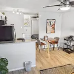 Studio Apt In Old Town Cozy & Central!