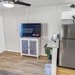 Studio Apt In Old Town Cozy & Central!
