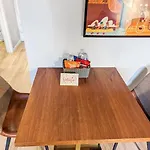 Studio Apt In Old Town Cozy & Central!