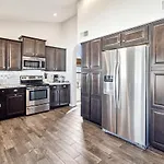 Unique Arizona Style 4-Bed Retreat W/ Private Pool