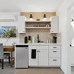 Newly Remodeled Studio Minutes From Old Town