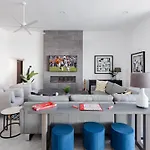 Luxe - Modern Mansion - Private Resort