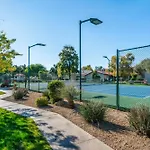Peaceful Privacy-Tennis-Greenbelt-Golf-Walkable