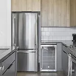 Landing Modern Apartment With Amazing Amenities