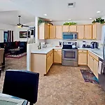 Central Location, Heated Pool, Bbq, Hot Tub, More