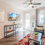 Courtyard View-Walk Score 81-Shopping District-King Bed-Parking G3043