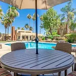 Stylish Old Town 2 Bdrm Ground Floor Condo