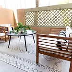 Stylish Old Town 2 Bdrm Ground Floor Condo