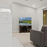 Gorgeous Upgraded Scottsdale Condo
