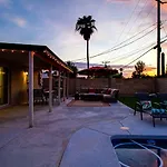 Amazing Modern Remodel Near Old Town With Heated Pool