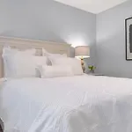 Stunning 3-Bdrm In Great Location Wpool