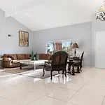 Stunning 3-Bdrm In Great Location Wpool
