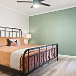 Modern And Sophisticated Old Town Scottsdale Gem