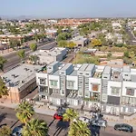 Perfect Friends Escape In Old Town Scottsdale With Resort Pool Access And Roof Deck!