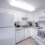 208 Fully Furnished 1Br Suite-Prime Location