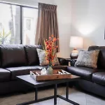 210 Fully Furnished 1Br Suite-Prime Location