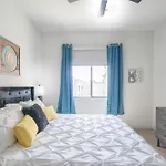 Private Rooftop Terrance-Walk Score 81-Shopping District-King Bed-Parking 4021