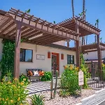 210 Fully Furnished 1Br Suite-Prime Location