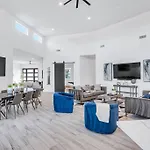 New Scottsdale Luxury Getaway With Heated Pool And Bbq