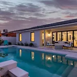 Lux Family Retreat-Free Htd Pool-3 En-Suites