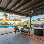Modern Sw Family Retreat-Pool-Hot Tub-Firepit