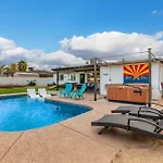 Modern Sw Family Retreat-Pool-Hot Tub-Firepit