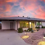 Modern Sw Family Retreat-Pool-Hot Tub-Firepit