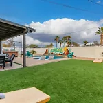 Modern Sw Family Retreat-Pool-Hot Tub-Firepit